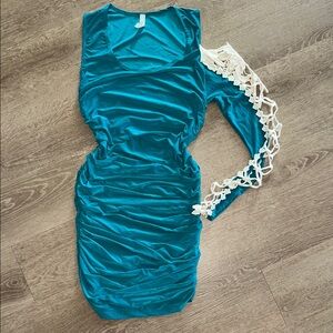 Elegant Teal Ruched Dress with Lace Sleeve